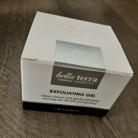 Bella Terra Cleanser and Toner - Picture 3 of 5